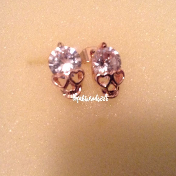 LAST PAIR- SKULL EARRINGS - Picture 3 of 3